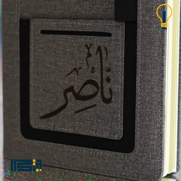 بوكس خشب (نوت جراب فون وميدالية اكريليك وقلم معدن)