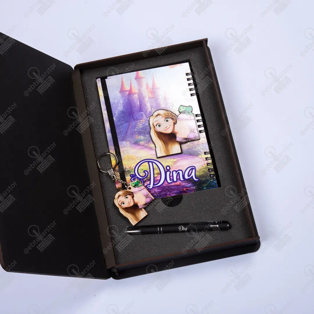 بوكس نوت بوك خشب (ديزاين رابانزل) وقلم معدن وميدالية خشب