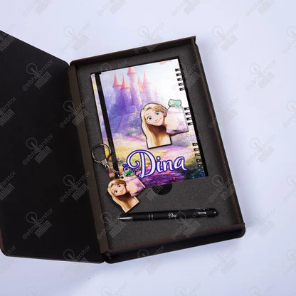 بوكس نوت بوك خشب (ديزاين رابانزل) وقلم معدن وميدالية خشب