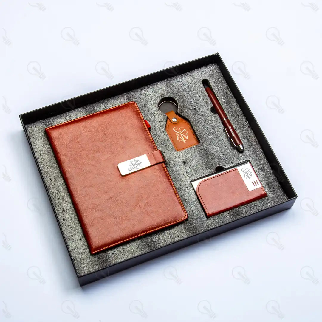 بوكس هارد كوفر ونوت بوك جلد وقلم وميدالية جلد وكراتة معدن