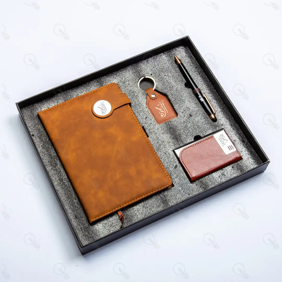 بوكس هارد كوفر ونوت بوك جلد وقلم وميدالية جلد وكراتة معدن