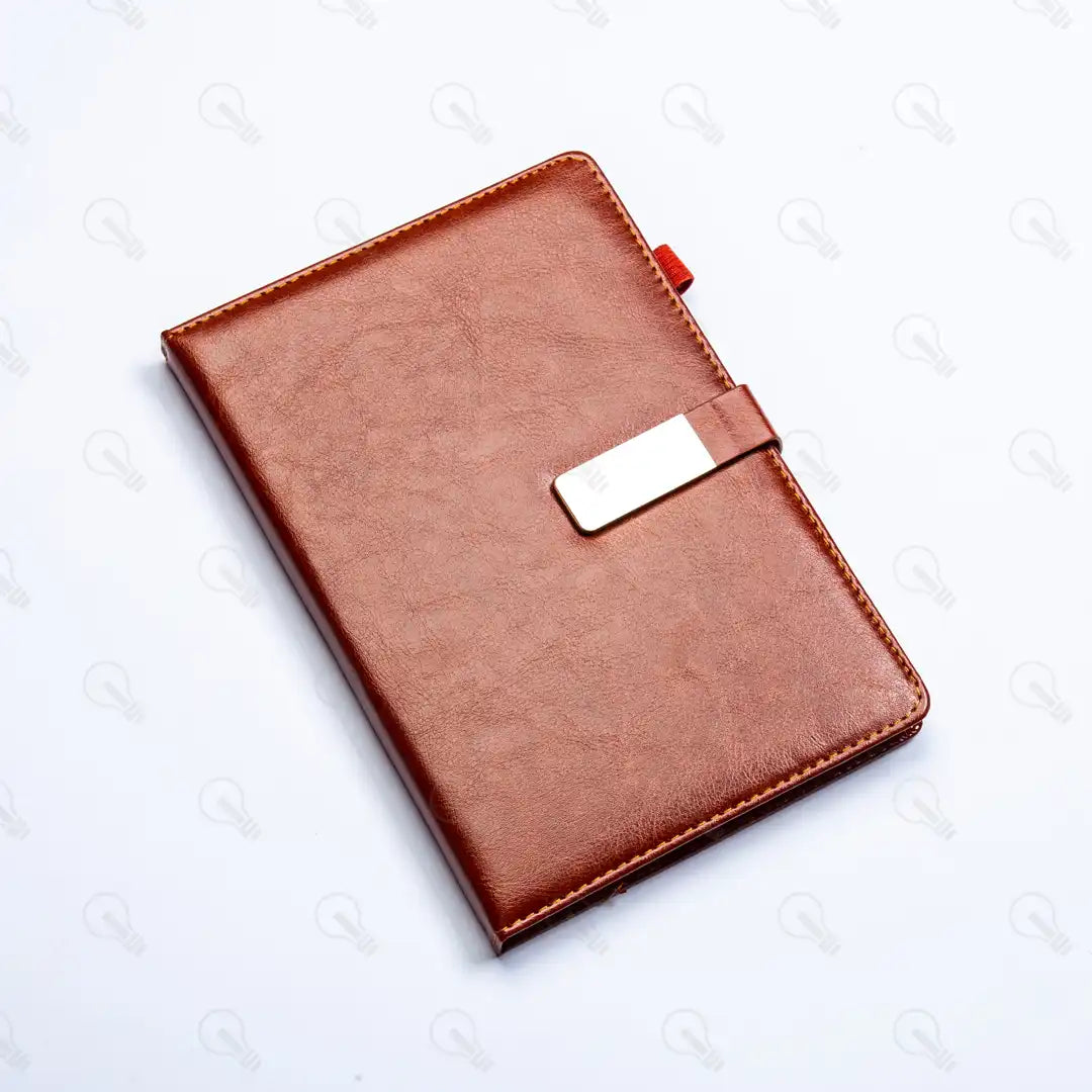 بوكس هارد كوفر ونوت بوك جلد وقلم وميدالية جلد وكراتة معدن