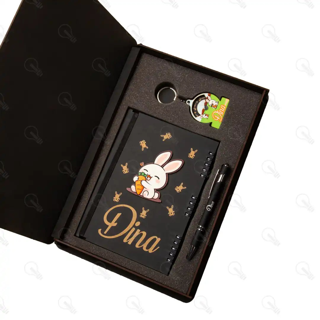 بوكس نوت بوك خشب وقلم معدن و ميدالية خشب طبقتين (ديزاين الارنب)