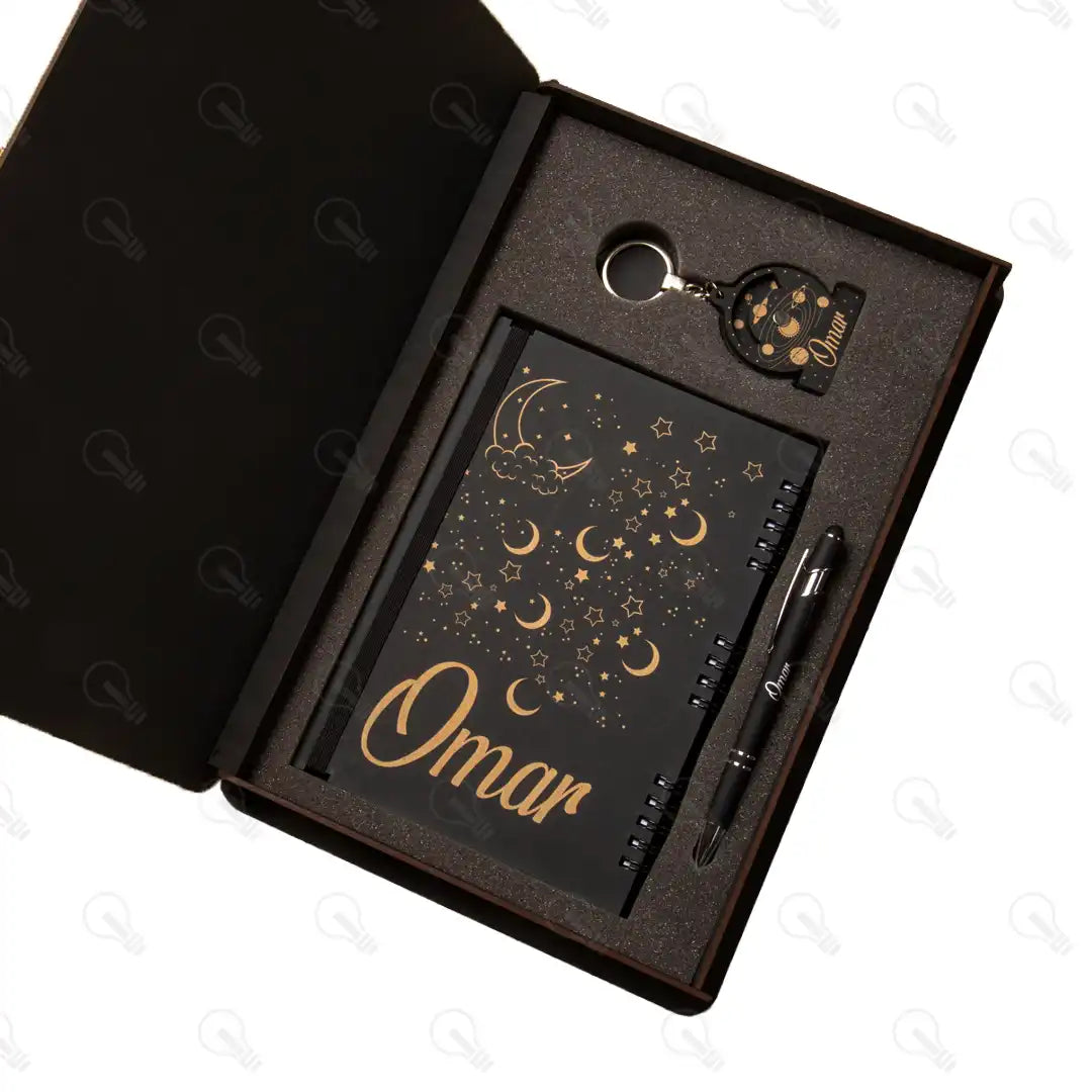 بوكس نوت بوك خشب وقلم معدن و ميدالية خشب طبقتين (ديزاين الفضاء كود 2)