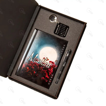 بوكس نوت بوك خشب وقلم معدن و ميدالية اكريليك كليندر (كود 2)