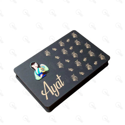 بوكس نوت بوك خشب (ديزاين مولان) وقلم معدن وميدالية خشب