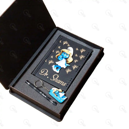 بوكس نوت بوك خشب (ديزاين السنافر) وقلم معدن وميدالية خشب