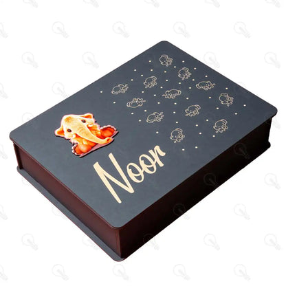 بوكس مج ديجيتال ونوت بوك خشب وقلم معدن و ميدالية اكريليك ووصلة مضيئة